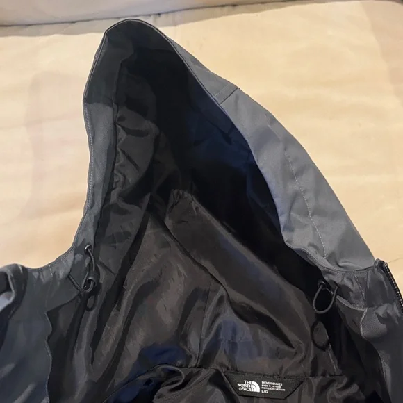 The North Face Men's Performance Jacket - Black and Gray - Picture 6 of 6